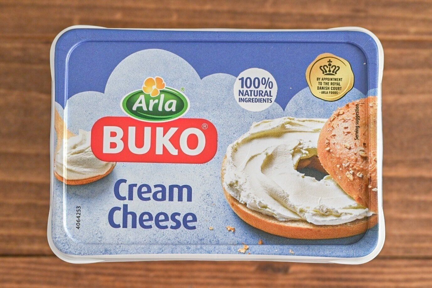 テーブルにのった「アーラ・ブコ・クリームチーズ」