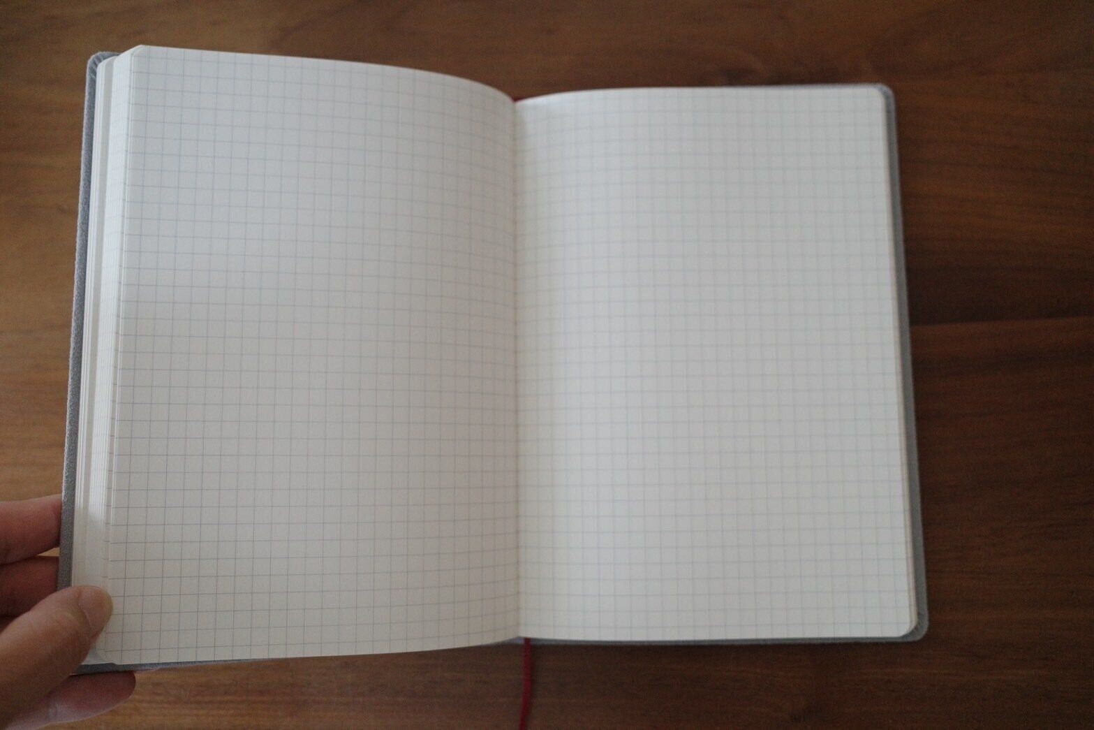 スエード調と色合いがかわいすぎる！無印良品の2025年のスケジュール帳は持てば気分が上がること間違いなし