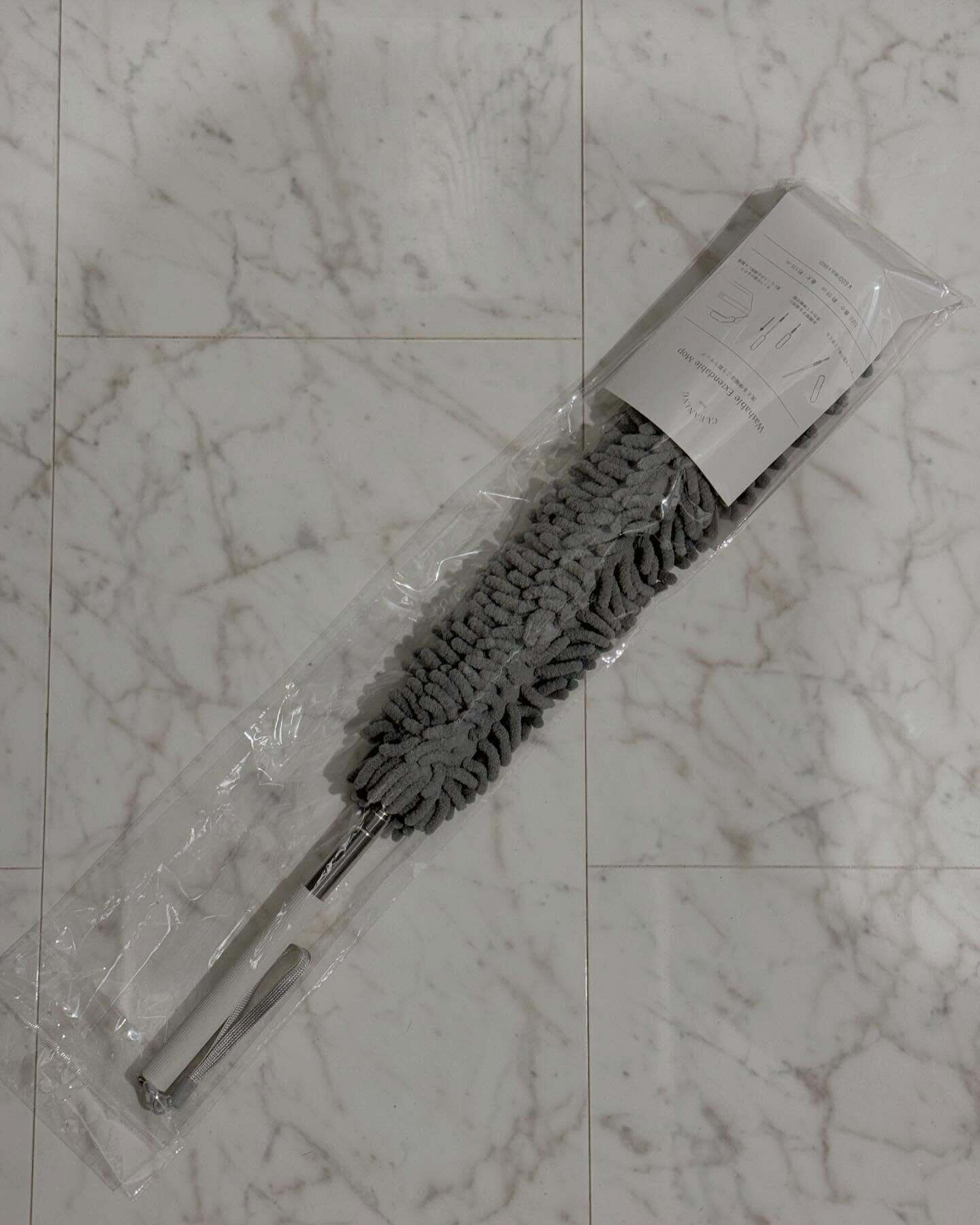 手が届かない場所もキレイに！「洗える伸縮ほこり取りモップ」