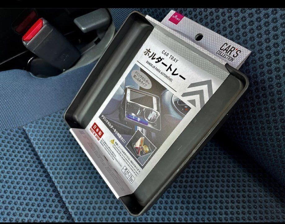 【ダイソー】車内の小物置き場を簡単に増やせる！
