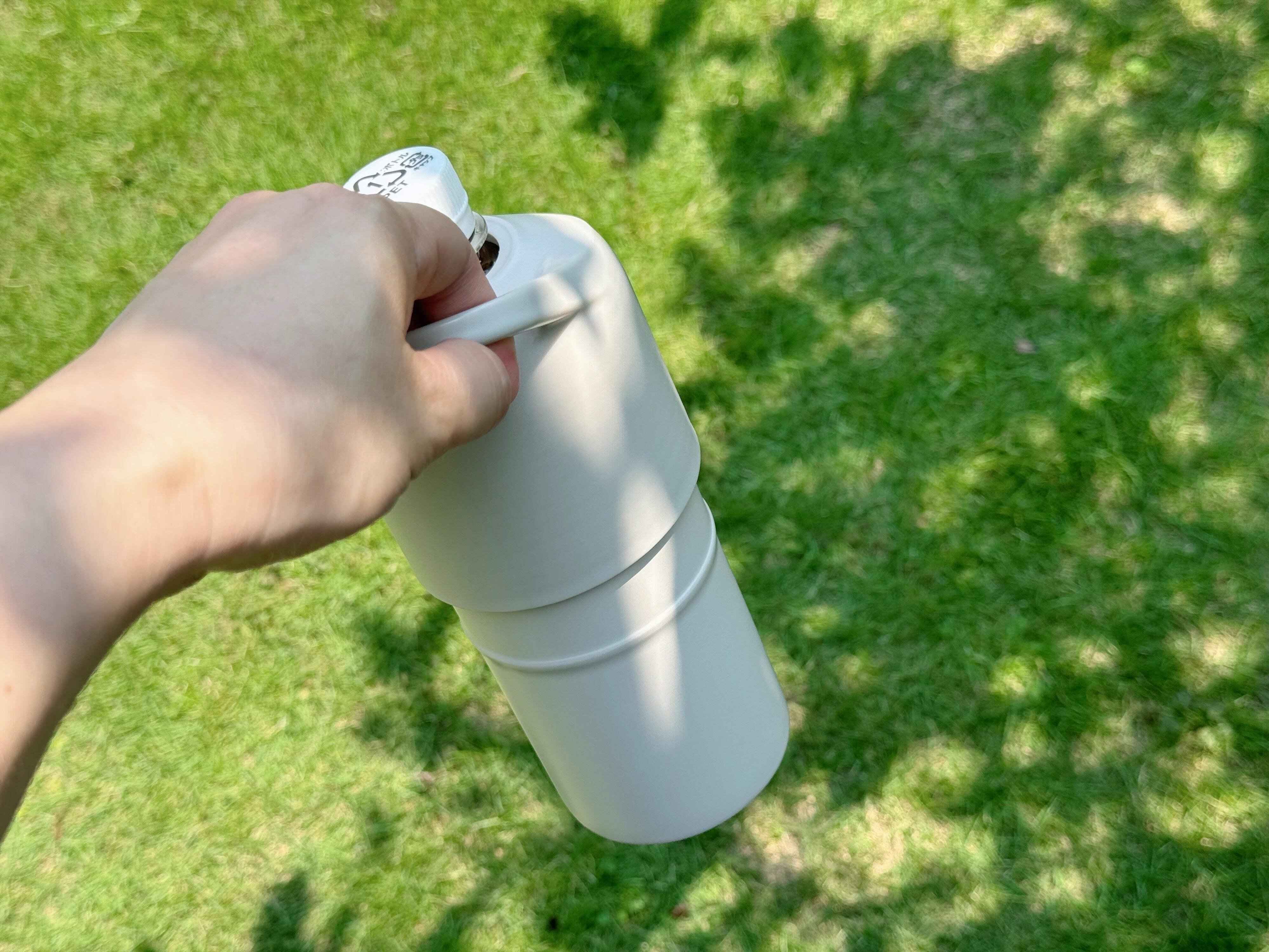 【ニトリ】もう100均では買わない！冷たさが持続する「ペットボトルホルダー」は1,000円以上でも買う価値あり！