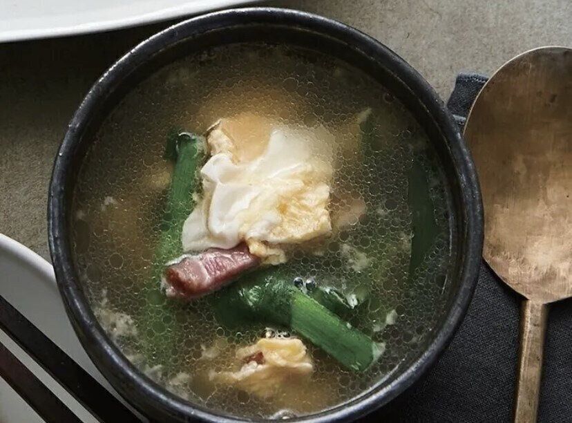 にらとベーコンの卵スープ