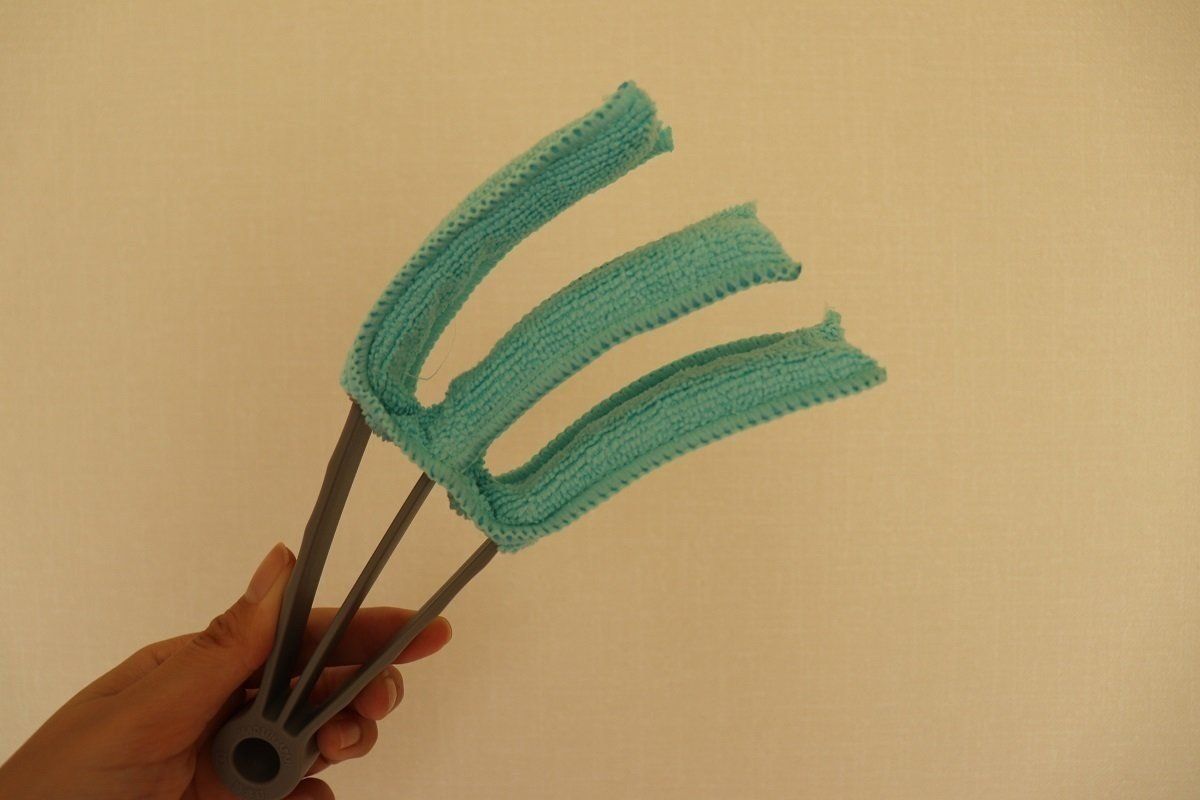 ダイソーの マイクロファイバーブラインドクリーナー でブラインドをしっかりお掃除 サンキュ