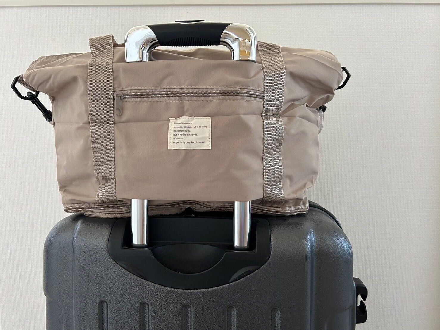 【3COINS】旅行時に持っていきたい！キャリーケースでのお出かけに便利なバッグ！