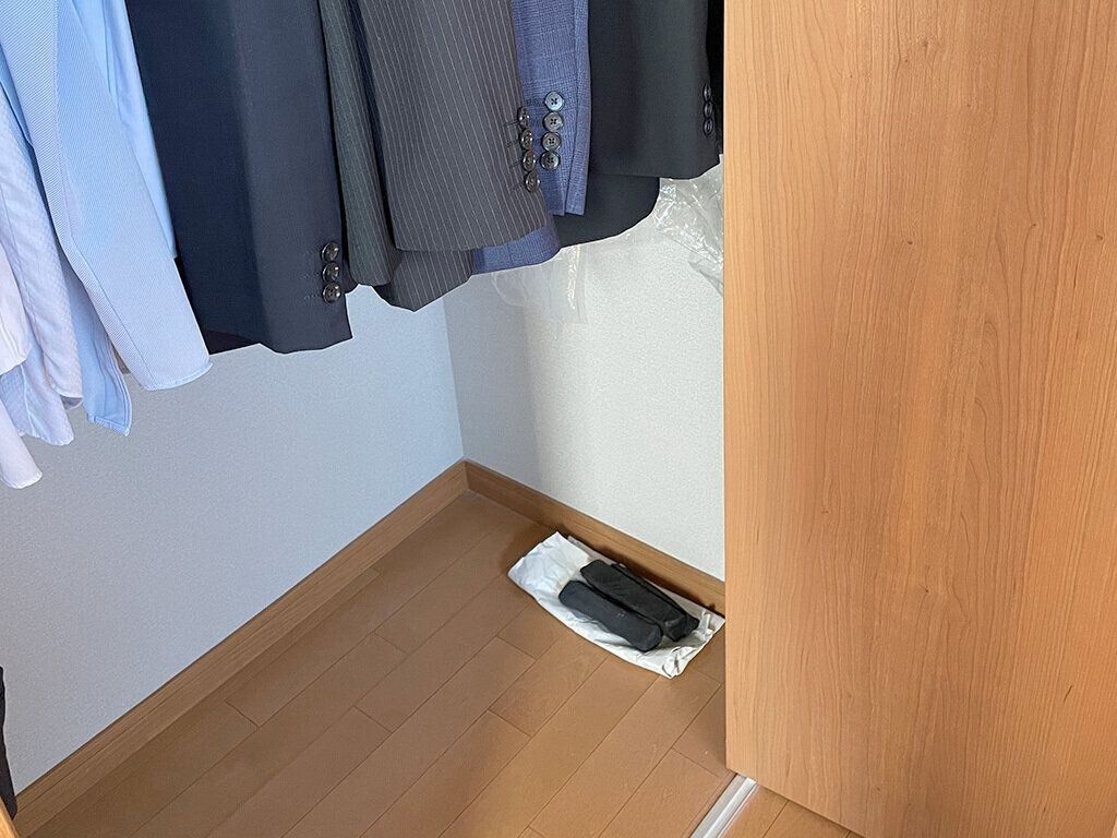 クローゼットの炭