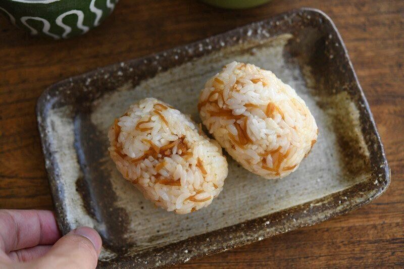 生姜おかかのおにぎりのレシピ（生姜の佃煮を使って）