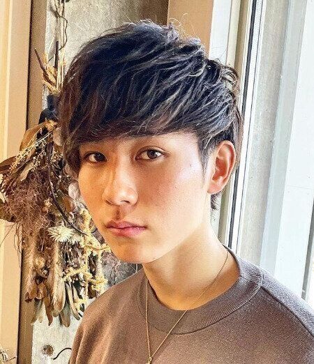 休日時にはワックスでおしゃれにセット！マッシュツーブロック