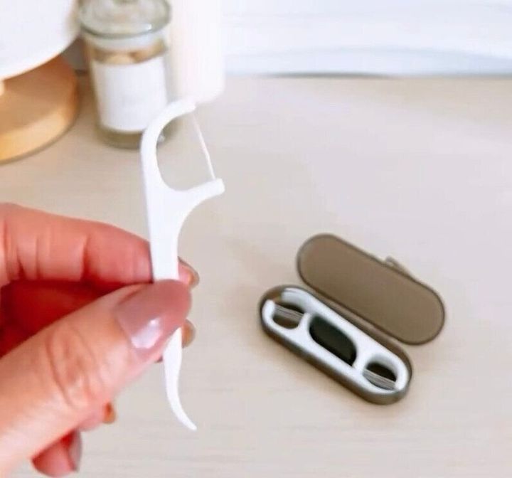 持ち運びに便利!「デンタルフロス」