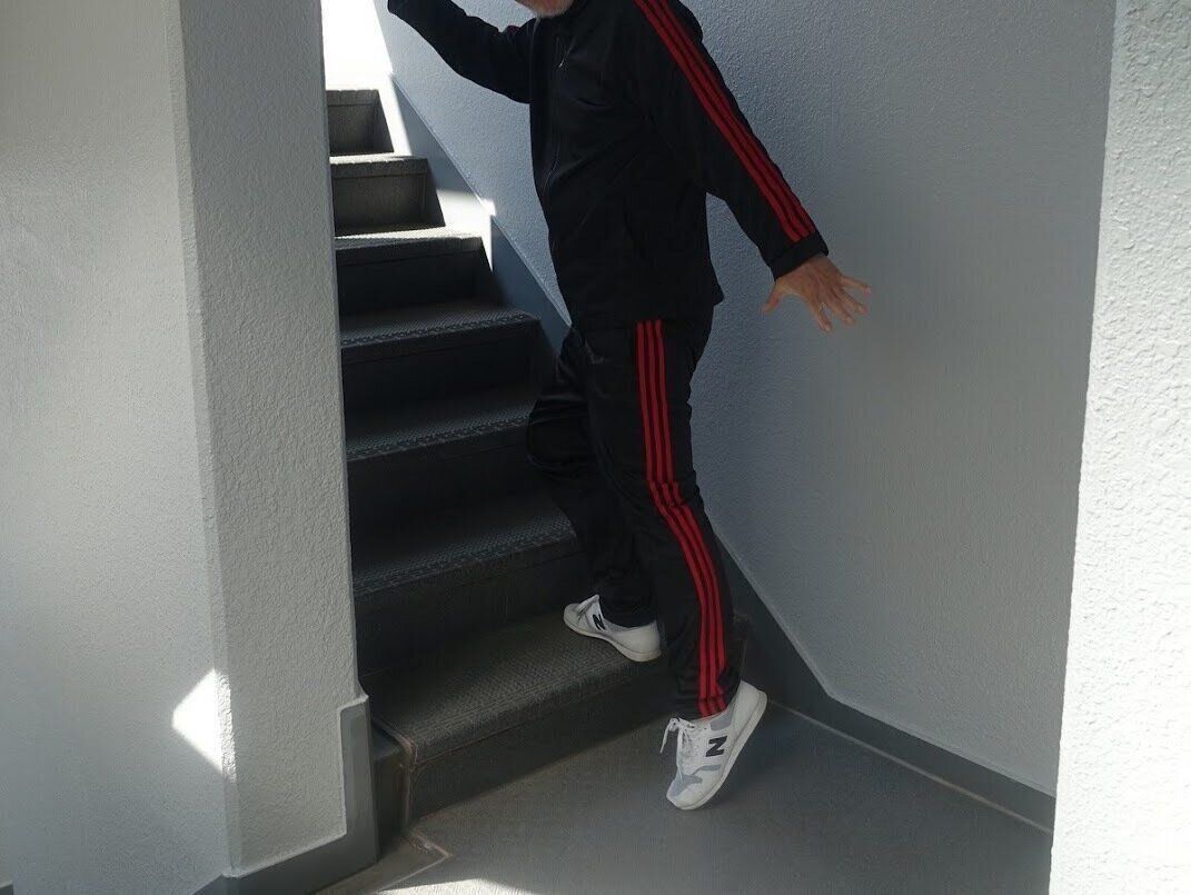 歩くことは健康維持のためには必要だけど夏は暑すぎて散歩どころじゃないんだけど、どうすればいい？「散歩ガイド」が教える真夏の外出のコツ