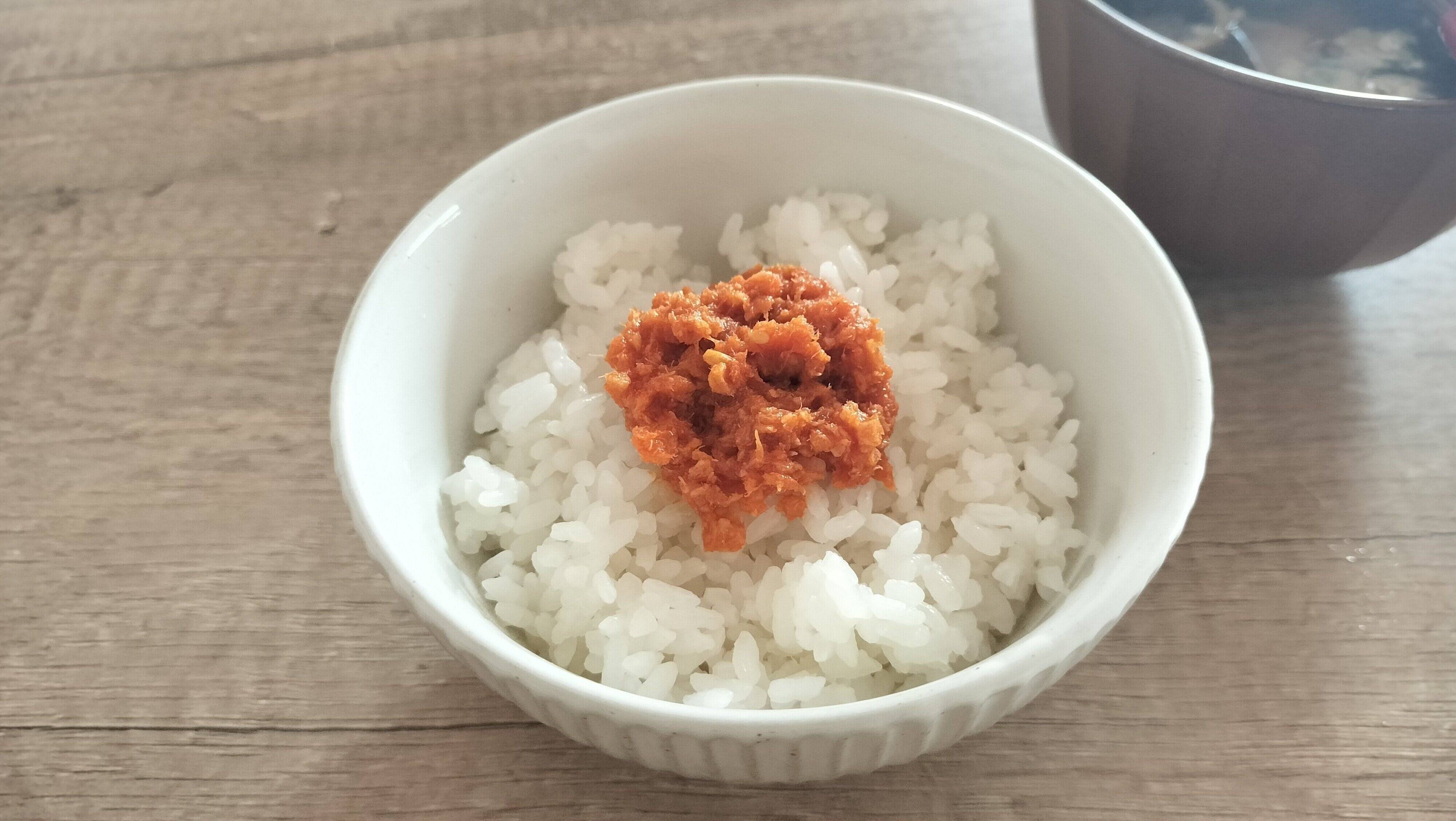 ごはんによく合う鮭にんにく辣油