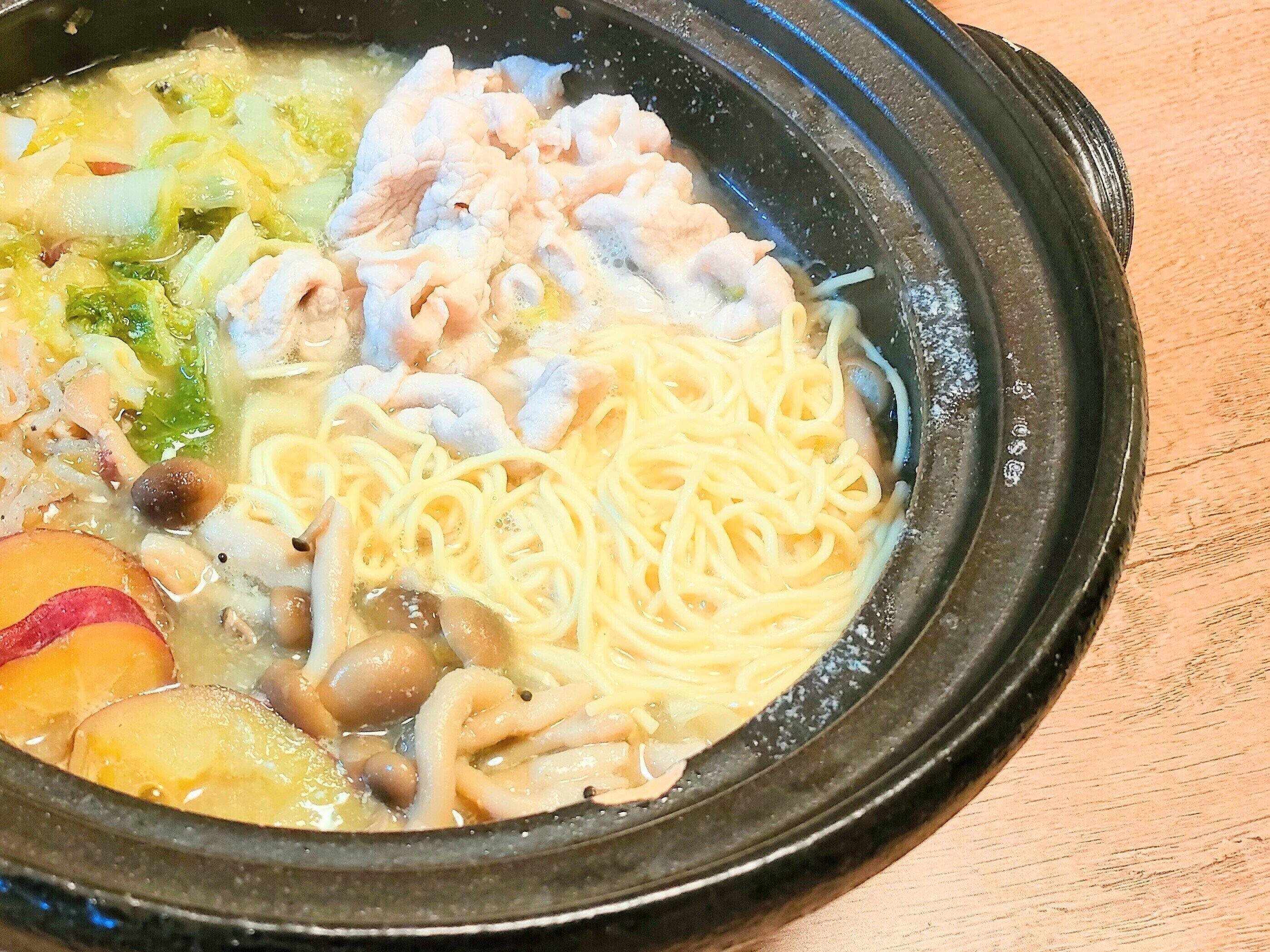 そのまま入れるだけで食べられる生ラーメン