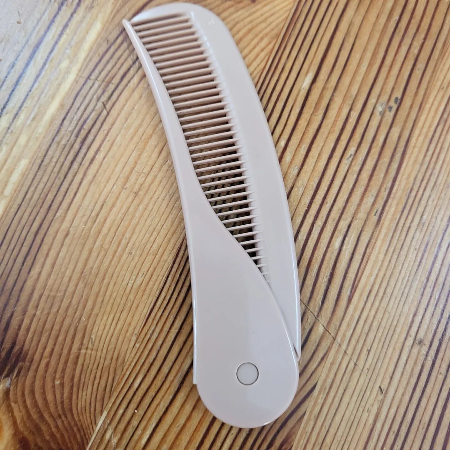 【ダイソー】最近のヒット商品！シアバター配合コーム⁡