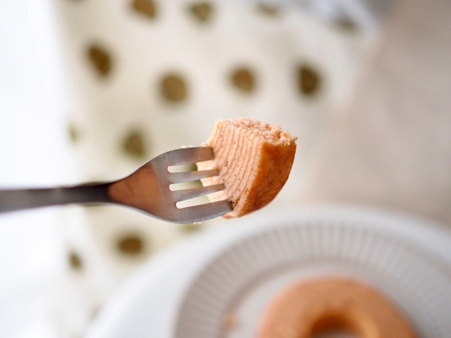 シャトレーゼ「バウムクーヘンすこやかの樹 さくら」フォークの写真