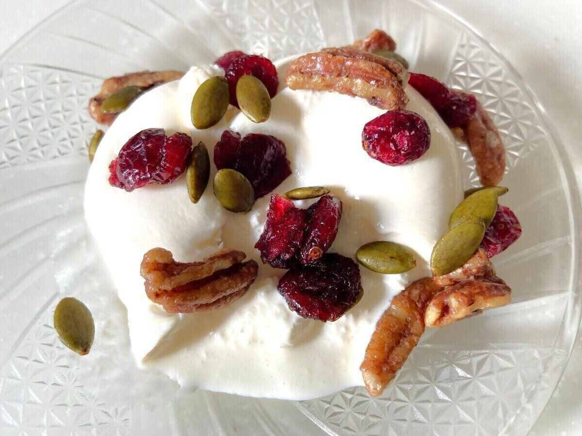 ブラータにトッピング