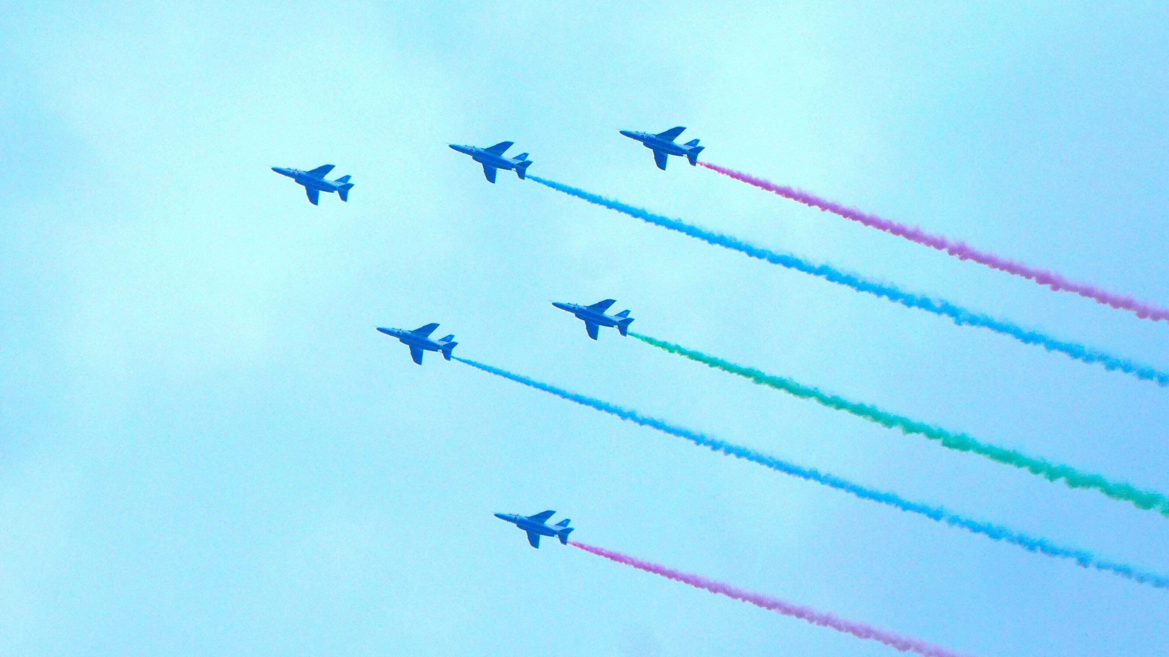 ブルーインパルスとカラースモーク