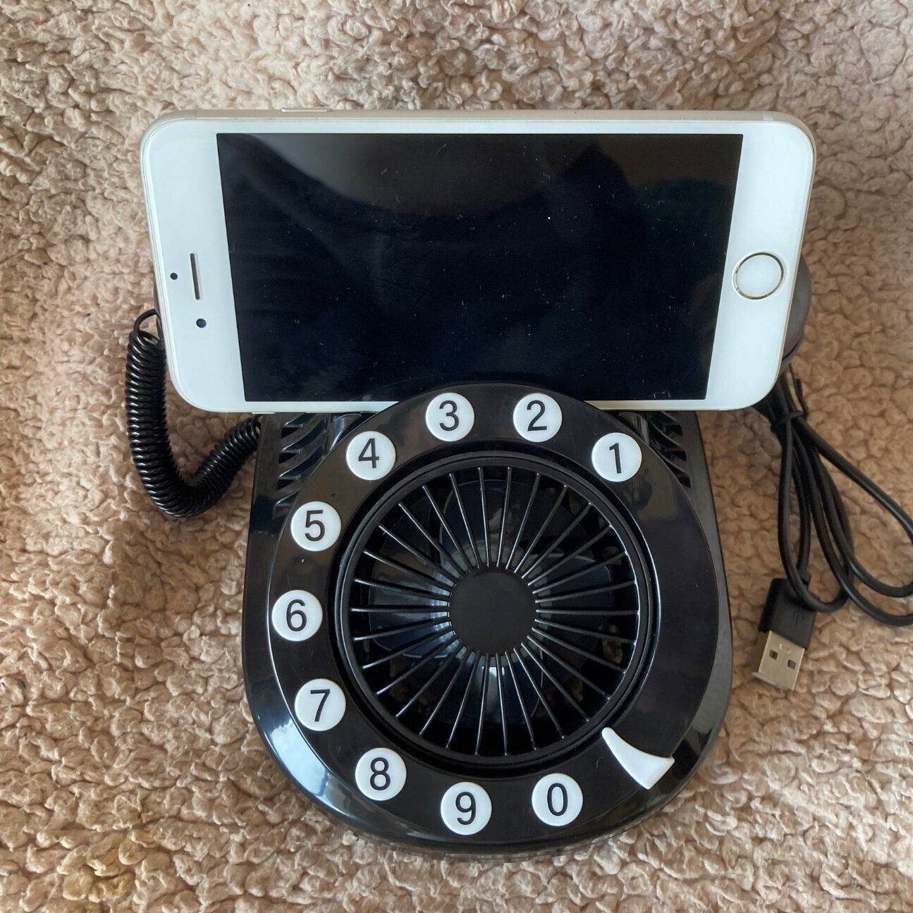 【ダイソー】もはや夏の風物詩？ダイソーの「昭和レトロ扇風機」シリーズが予想もしない方向へ進化していた！