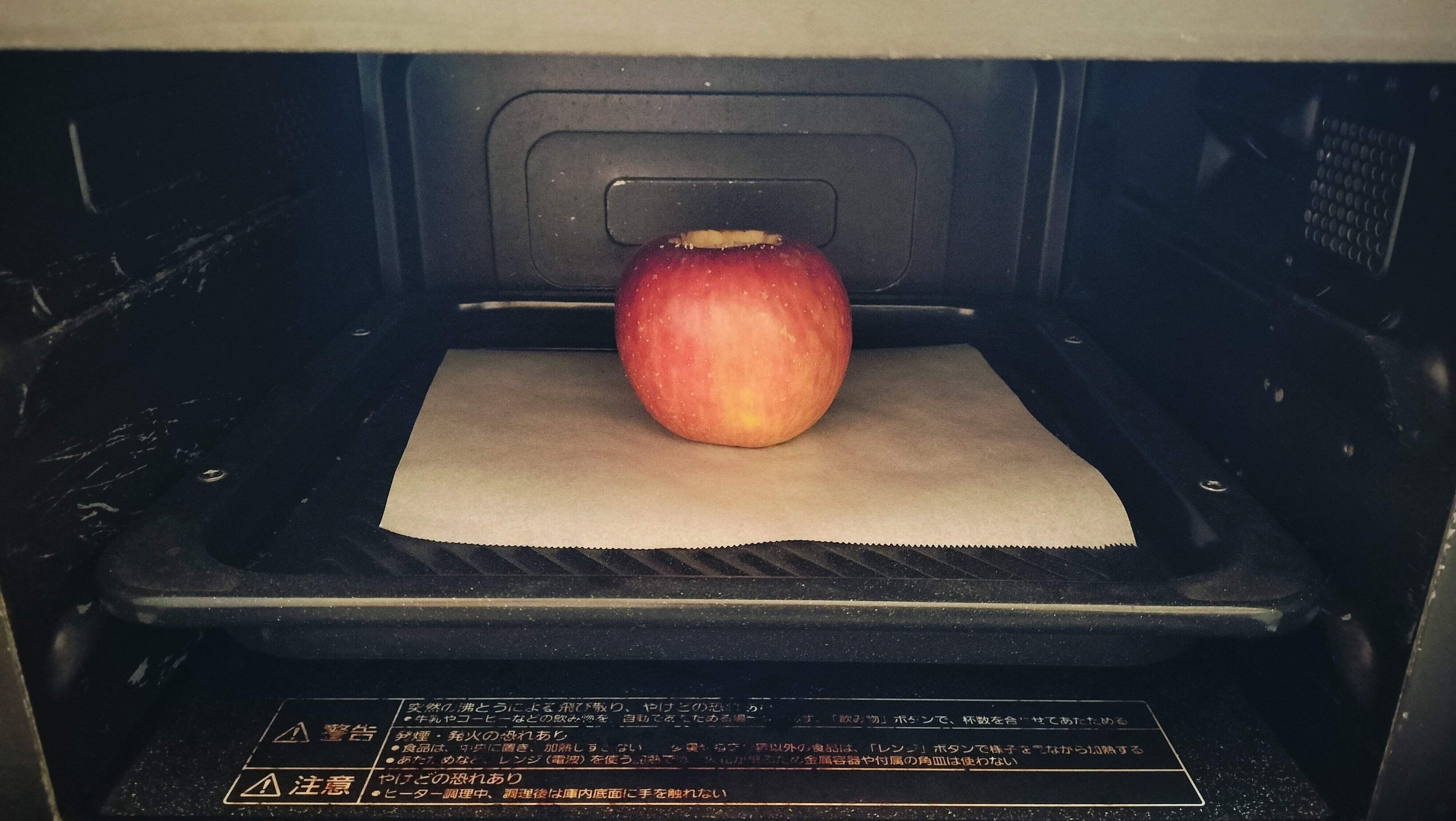 オーブンでりんごを焼く