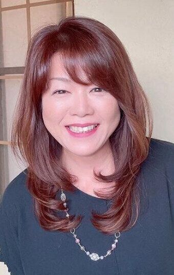 太めのコテで内巻きアレンジ！レイヤーロングヘア