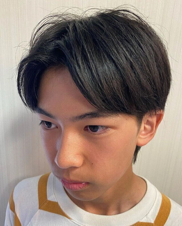 センターパートが大人っぽい！マッシュウルフ