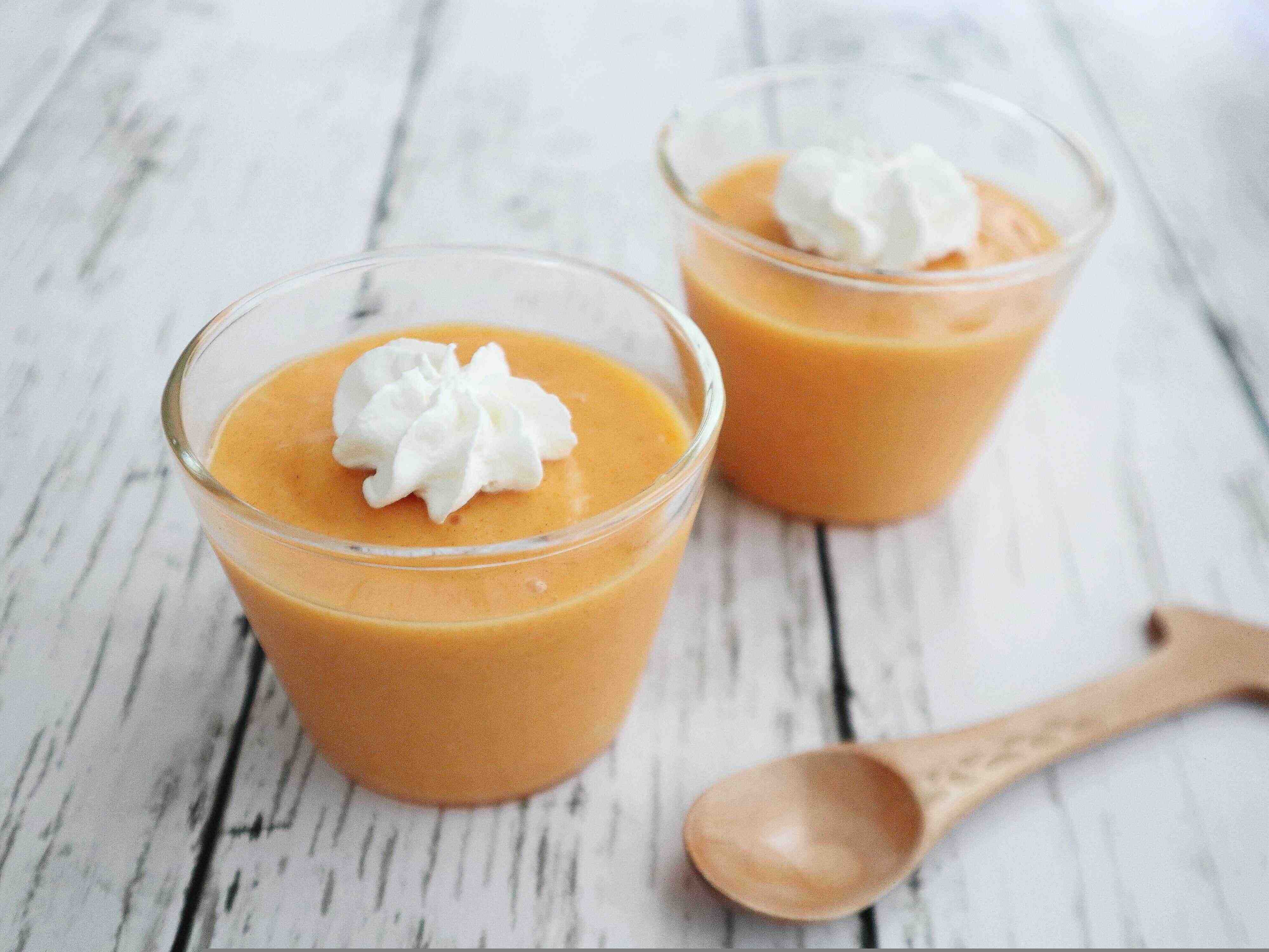 柿と牛乳を混ぜるだけ「プルプル柿プリン」