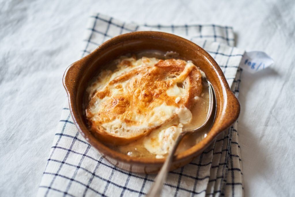 新玉ねぎのオニオングラタンスープ