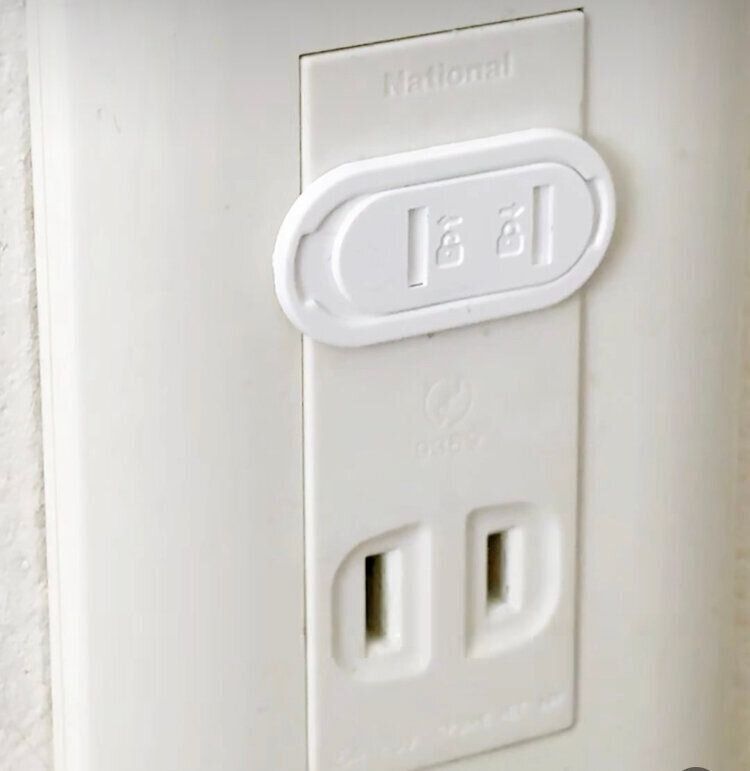 コンセントカバー