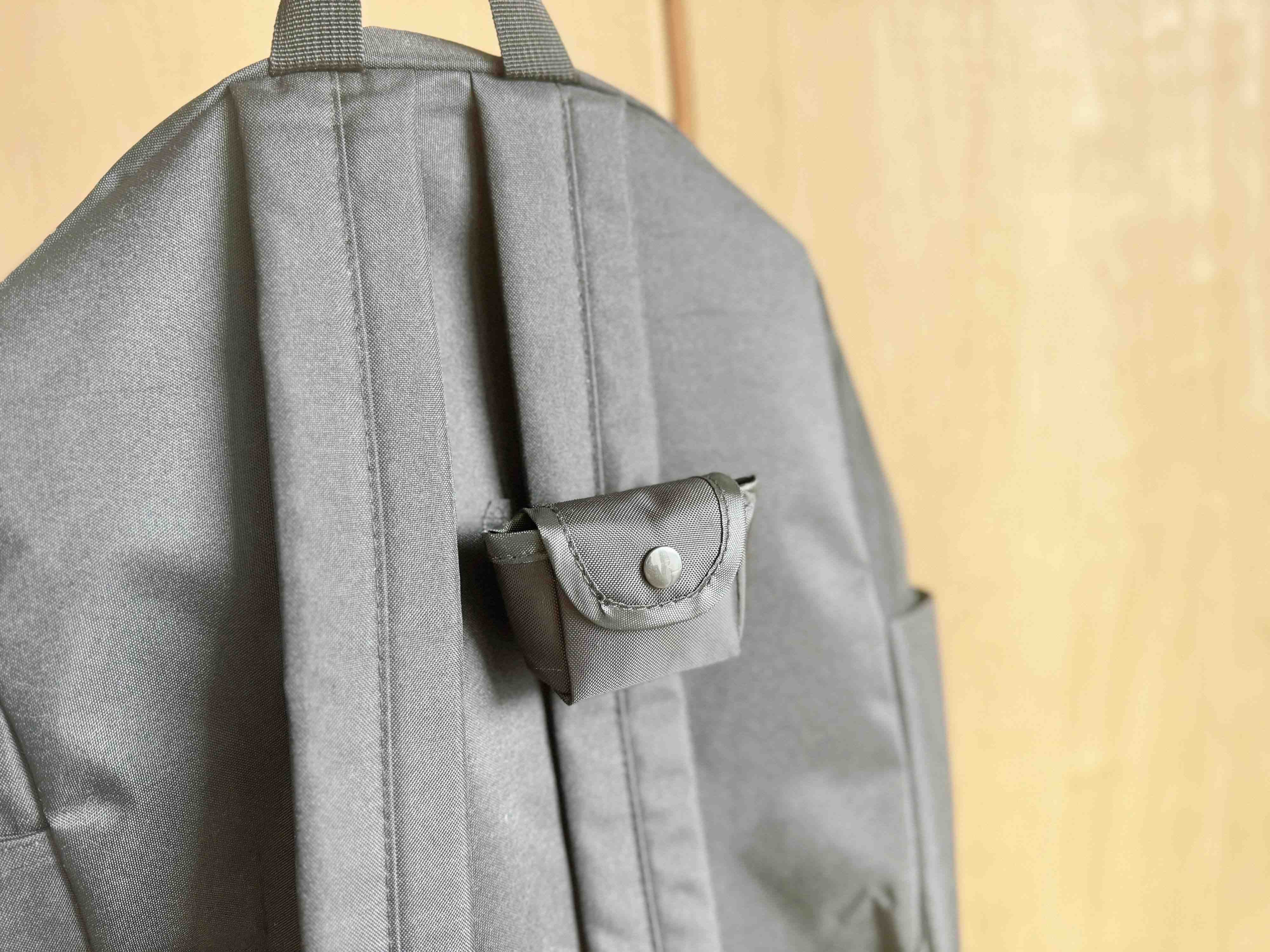 2．ワイヤレスイヤホンケースホルダー