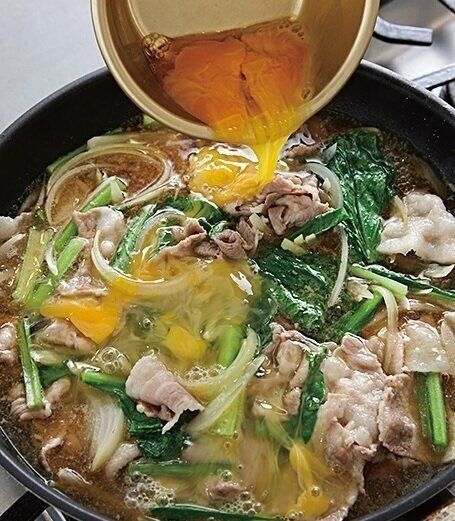肉 卵でたんぱく質を強化 栄養を吸収 豚こまと小松菜の卵とじ サンキュ
