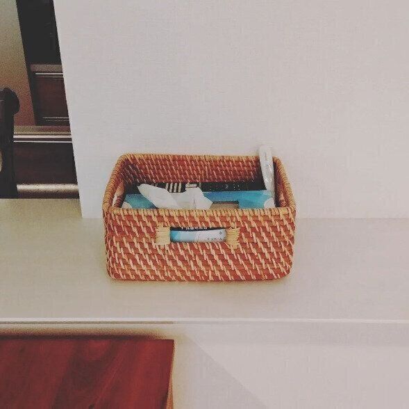 カインズのカゴにリモコンとティッシュボックスを収納！