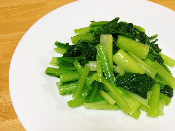 あと1品を簡単に 切って炒めるだけでできる 小松菜塩バター炒め サンキュ あと1品を簡単に 切って炒めるだけでできる 小松菜塩バター炒め サンキュ