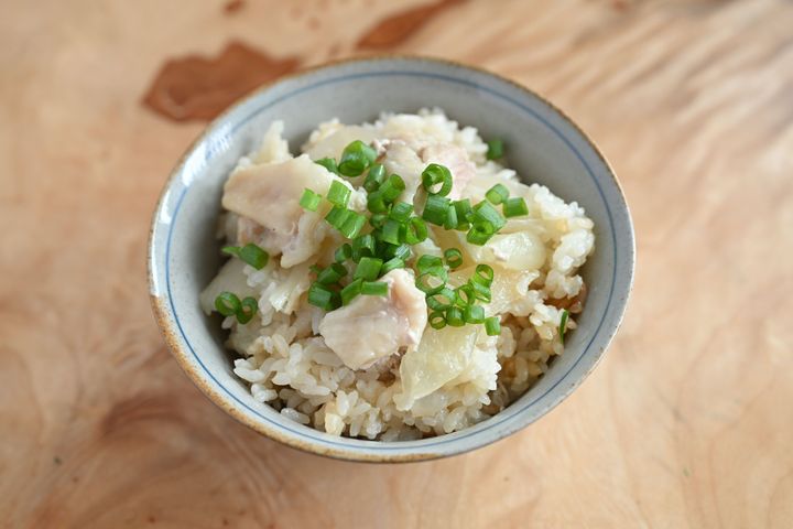 鶏もも肉と玉ねぎの炊き込みごはん
