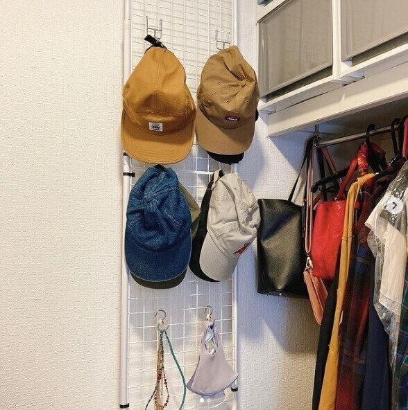 クローゼット内に取り付けて帽子を収納