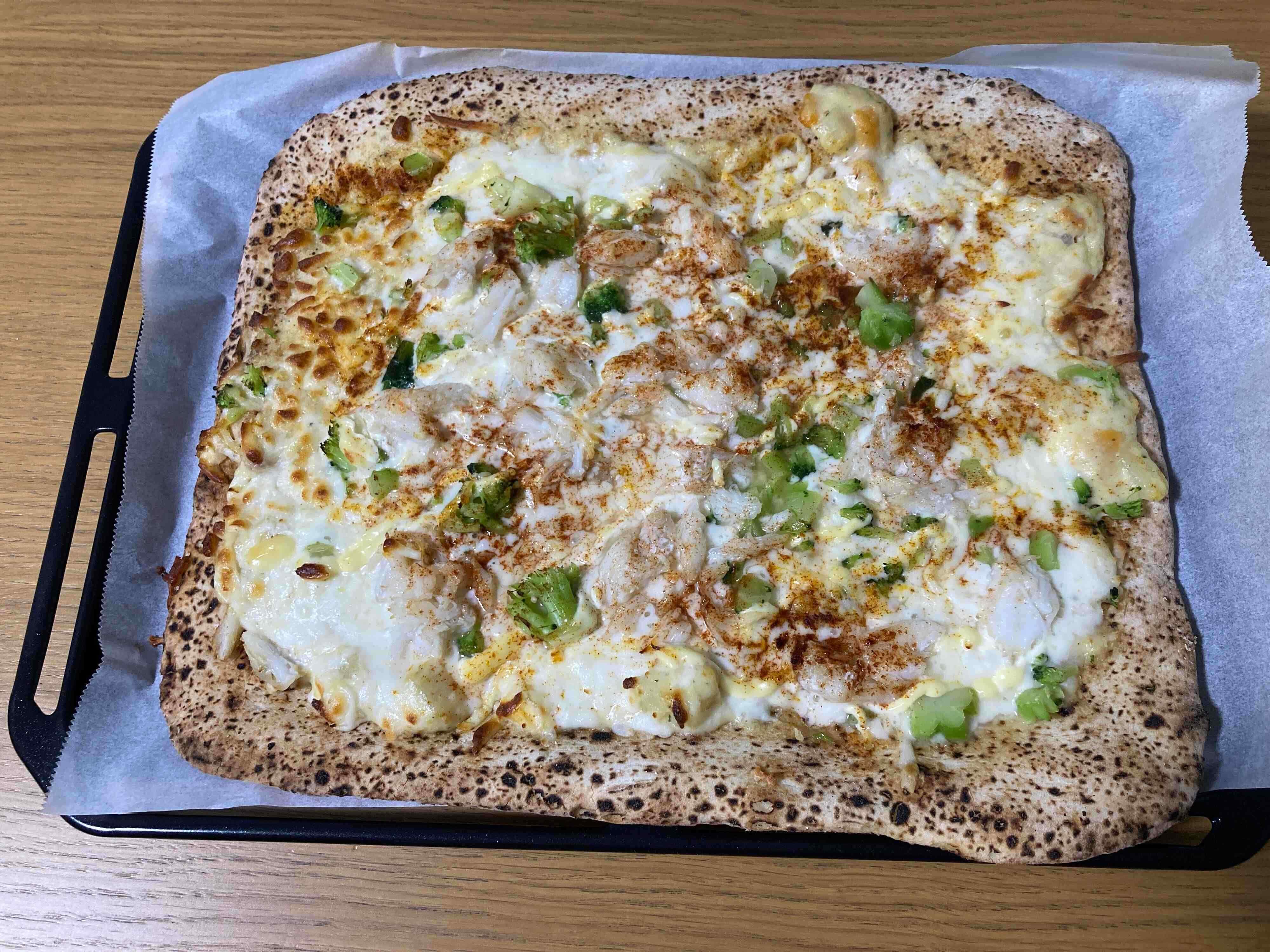 天板にぴったりなサイズのスクエア型ピザ