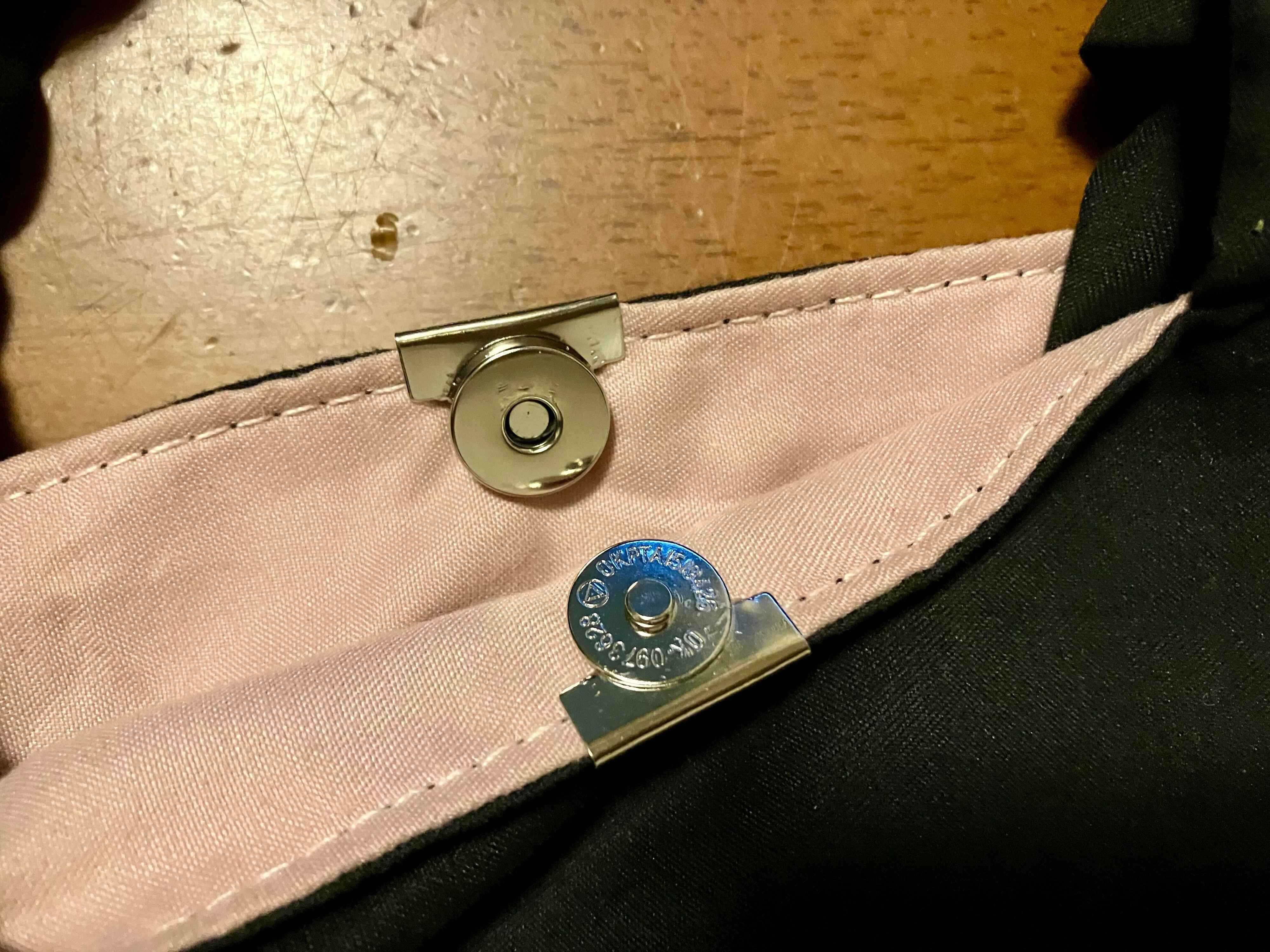 2つもペンチで閉じます