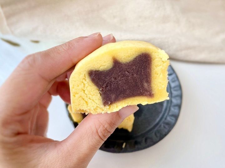 シャトレーゼ「契約農場卵 黄味しぐれ」断面写真