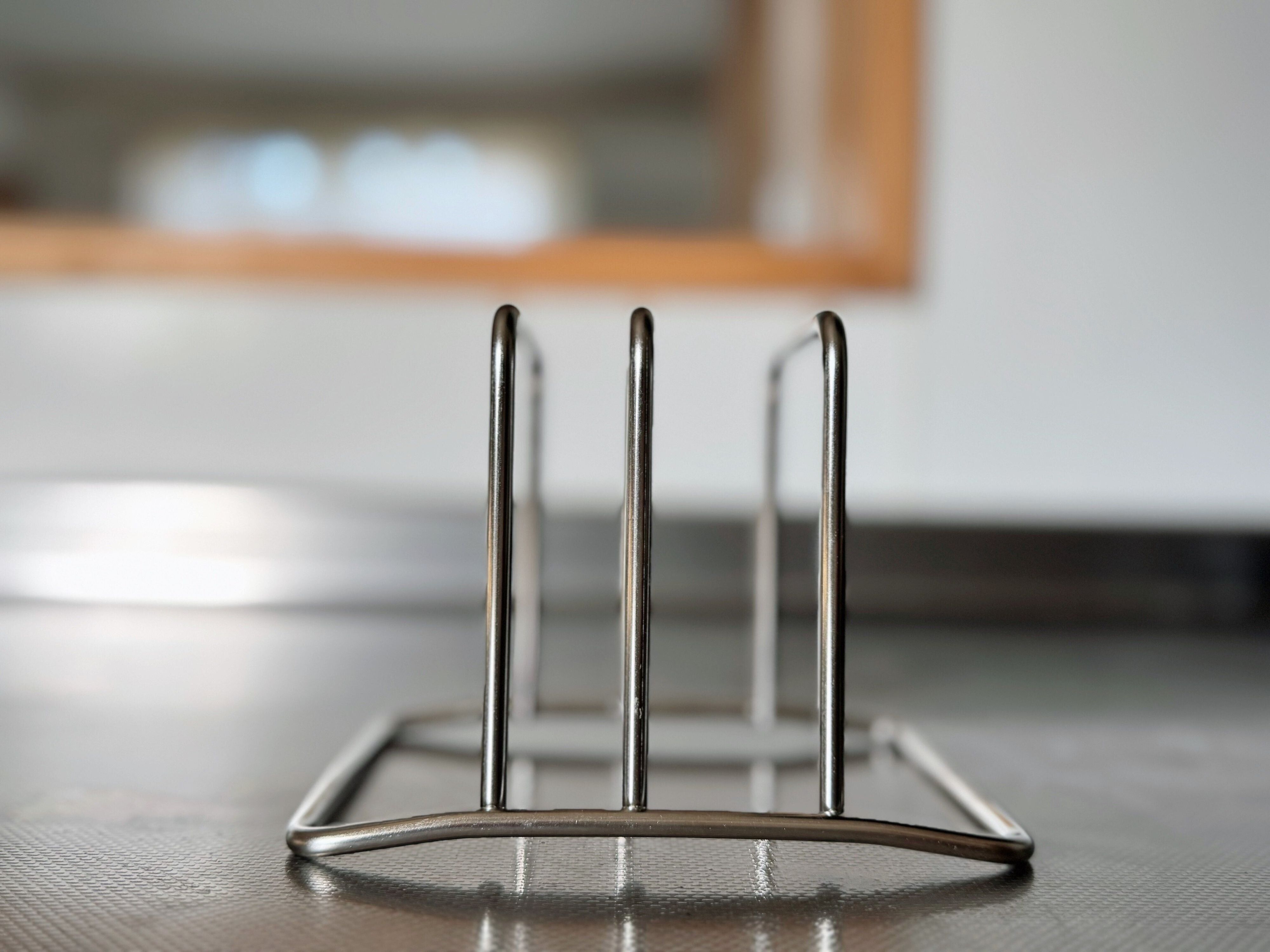 2．底が浮いていて水がたまりにくいから