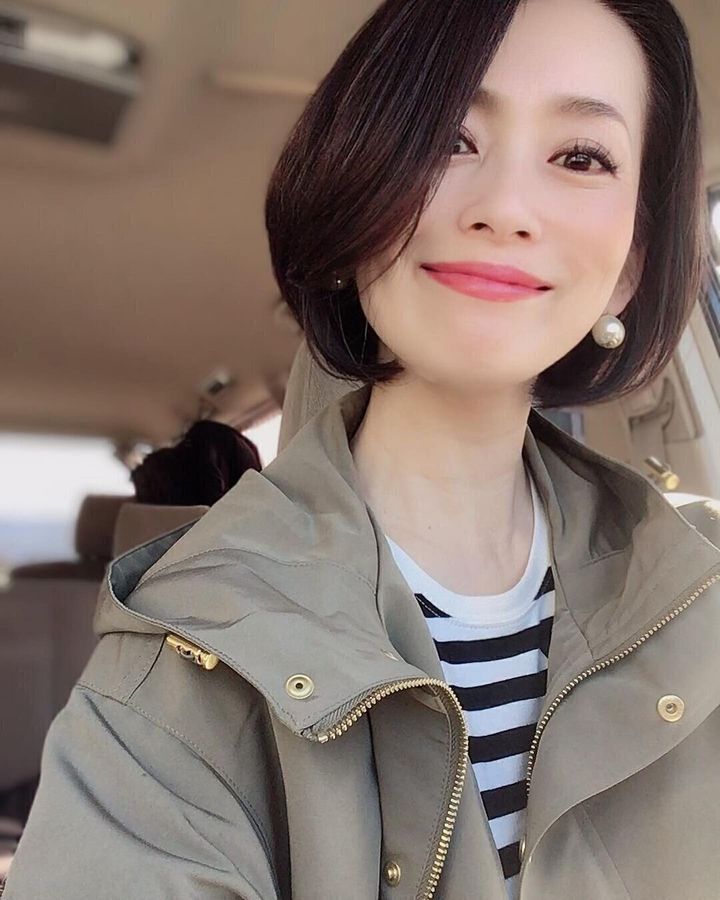 40代女性に似合うふんわりショートヘアスタイル!ボブべースの内巻きショートで女性らしさを