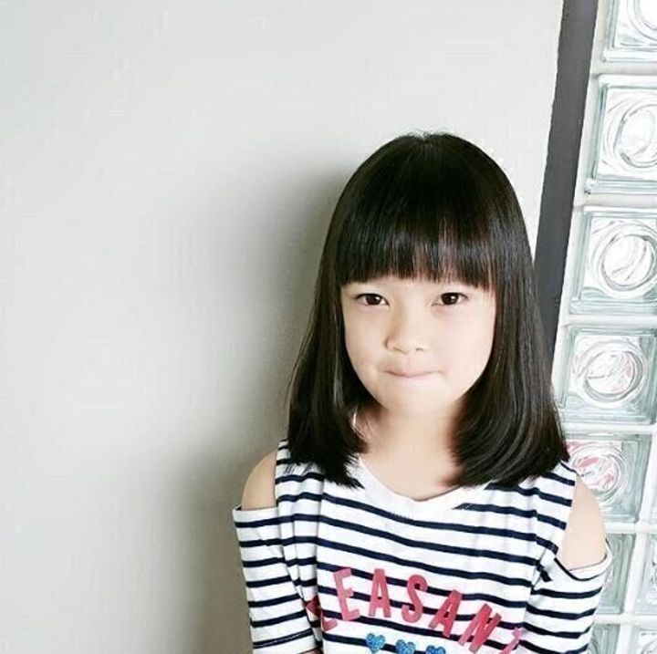 小学生女子も納得のキュートなヘアスタイル。長めのボブもいろいろアレンジが楽しめる