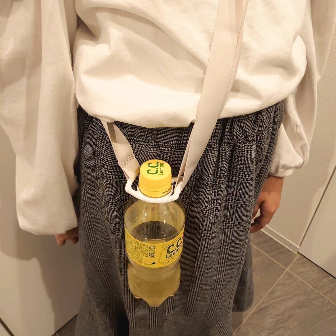 バッグに常備しておきたい「ペットボトルホルダーショルダータイプ」