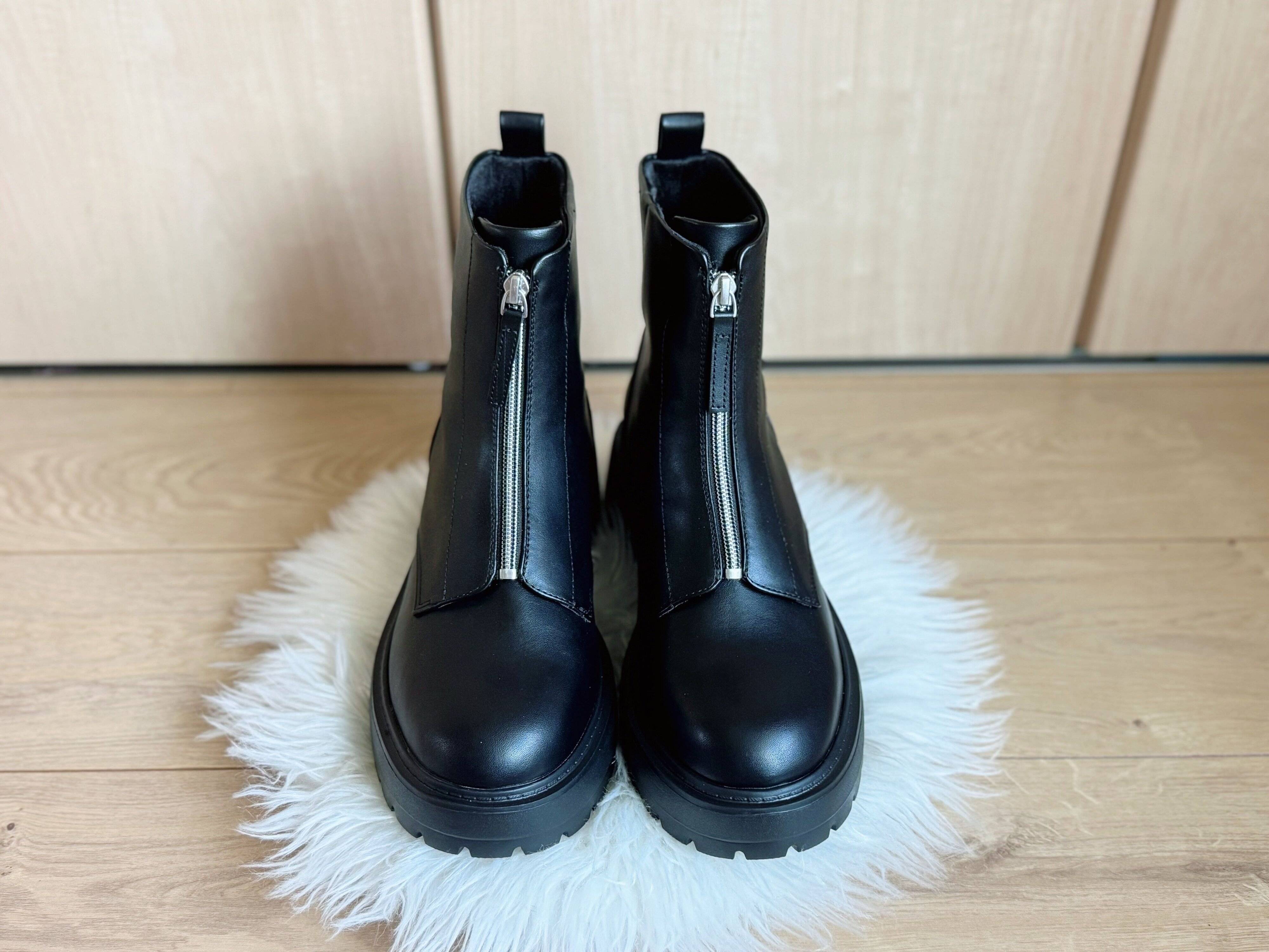 【GU秋冬アイテム】年間30着で過ごすシンプリストが迷わず買った！ベストバイアイテム3選