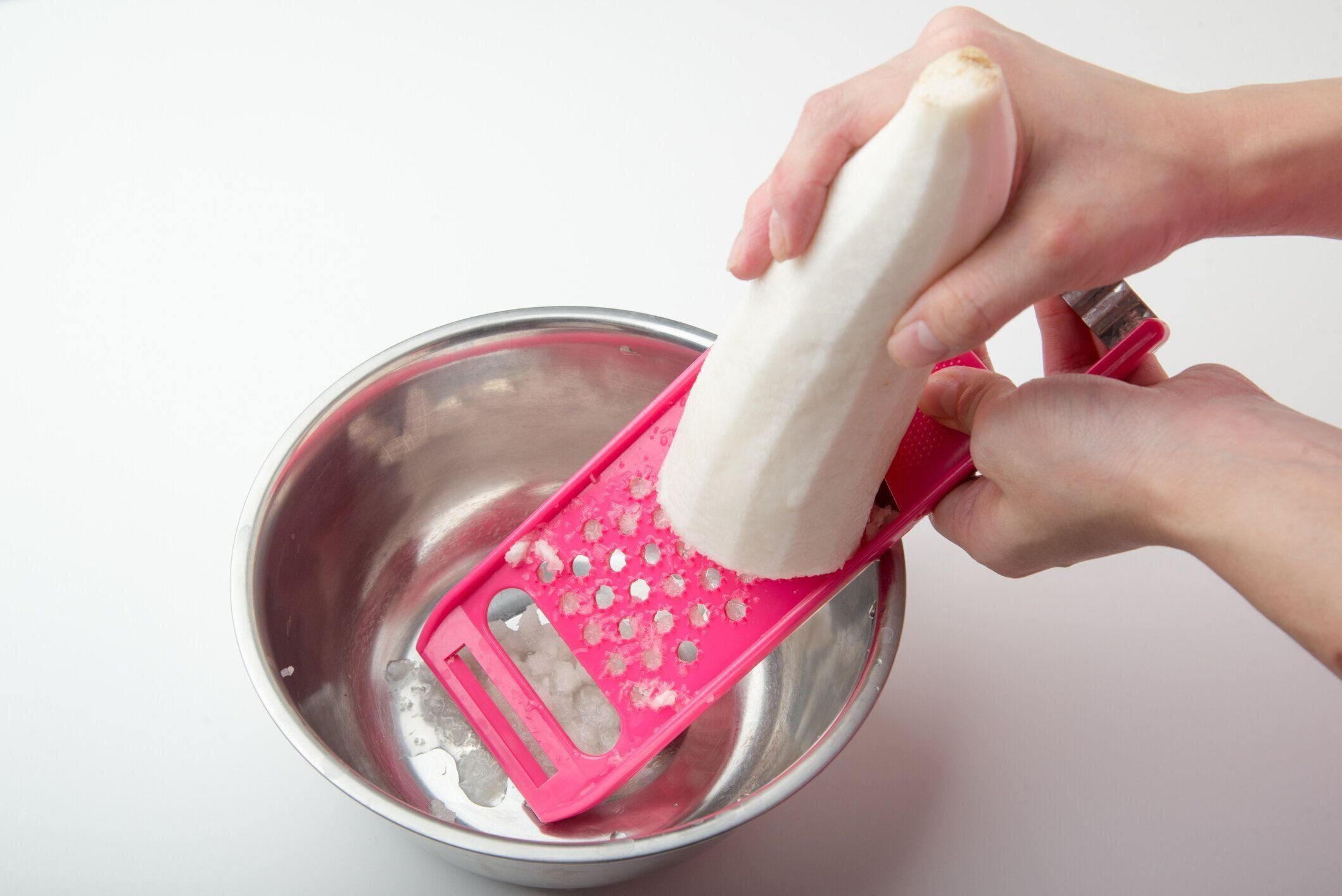 大根のオロシを作る