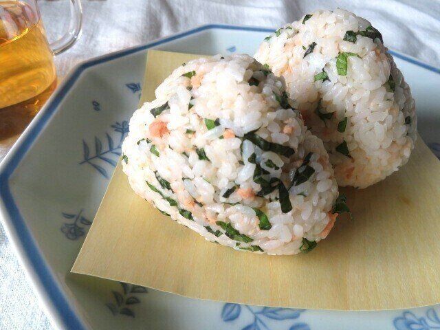 初級編：鮭とシソのおにぎり