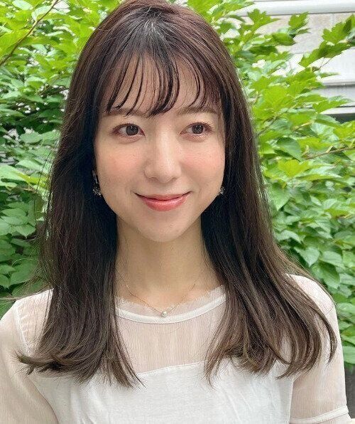 働く大人世代もチャレンジしやすい！さりげない内側ハイライトロングヘア