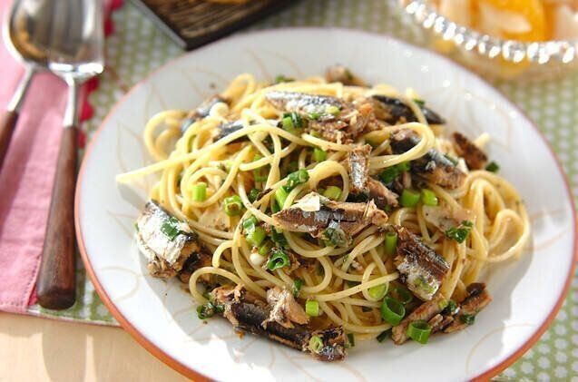 オイルサーディンとネギのパスタ