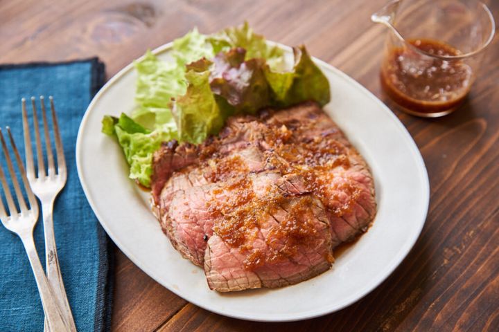 玉ねぎソースのローストビーフ