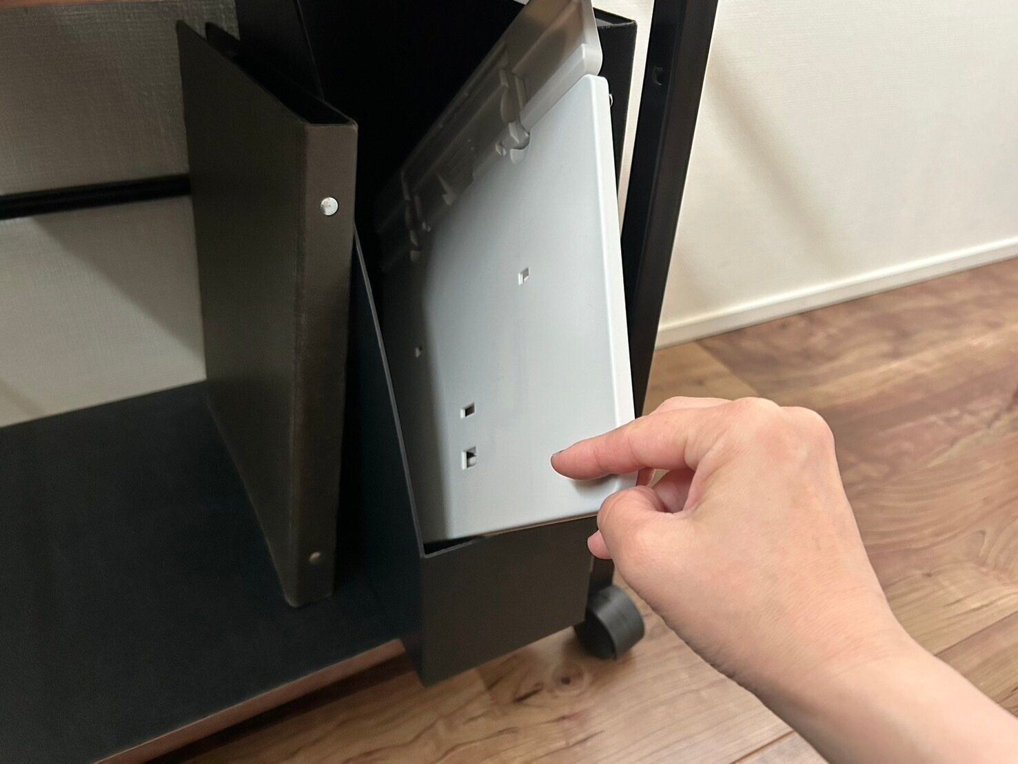 これは使える！DAISOのタブレットスタンドにもなる読書台！