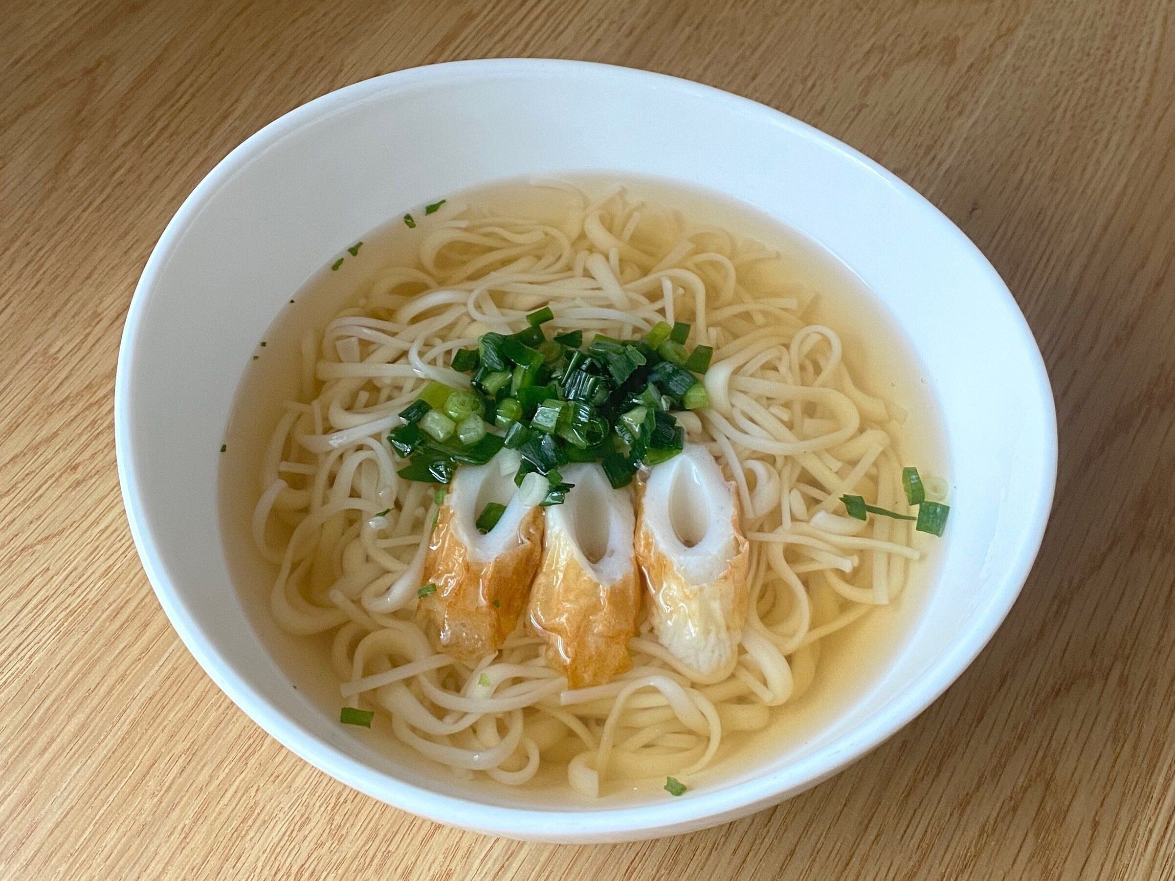 あごだしでいただく手延べふしめん