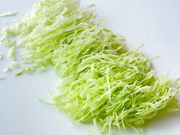 野菜のプロが教える キャベツの千切りをふわっと仕上げるたったひとつのコツ サンキュ 野菜のプロが教える キャベツの千切りをふわっと仕上げるたったひとつのコツ サンキュ