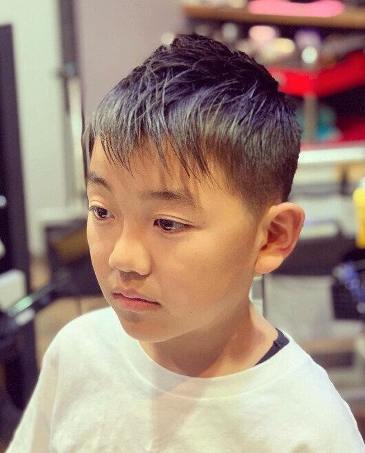小学生の男の子の髪型 23最新 おしゃれヘアカタログ104選 いつもよりおしゃれになれる髪型を長さ別にご紹介 サンキュ