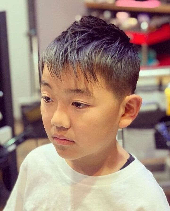 小学生の男の子の髪型 23最新 おしゃれヘアカタログ104選 いつもよりおしゃれになれる髪型を長さ別にご紹介 サンキュ 小学生の男の子の髪型 23最新 おしゃれヘアカタログ104選 いつもよりおしゃれになれる髪型を長さ別にご紹介 サンキュ